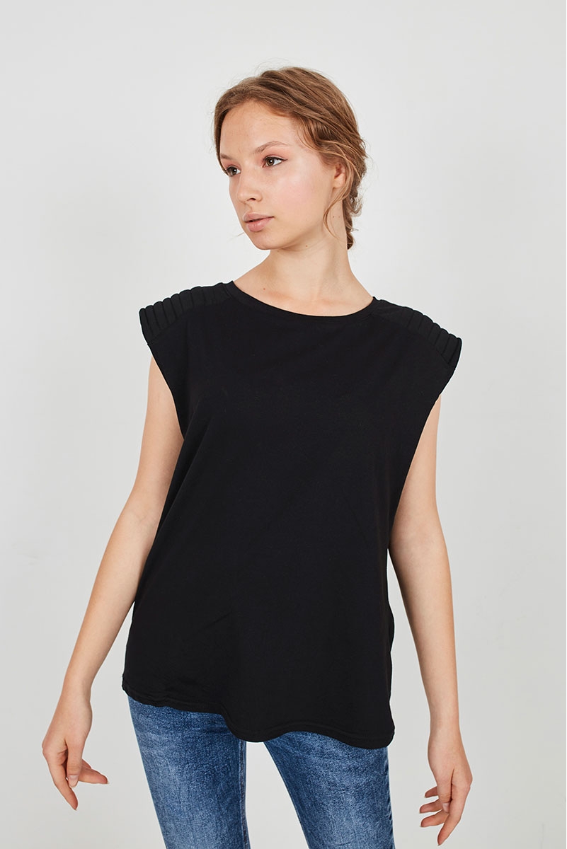 TOP WITH SHOULDER STRAPS WITH STITCHING