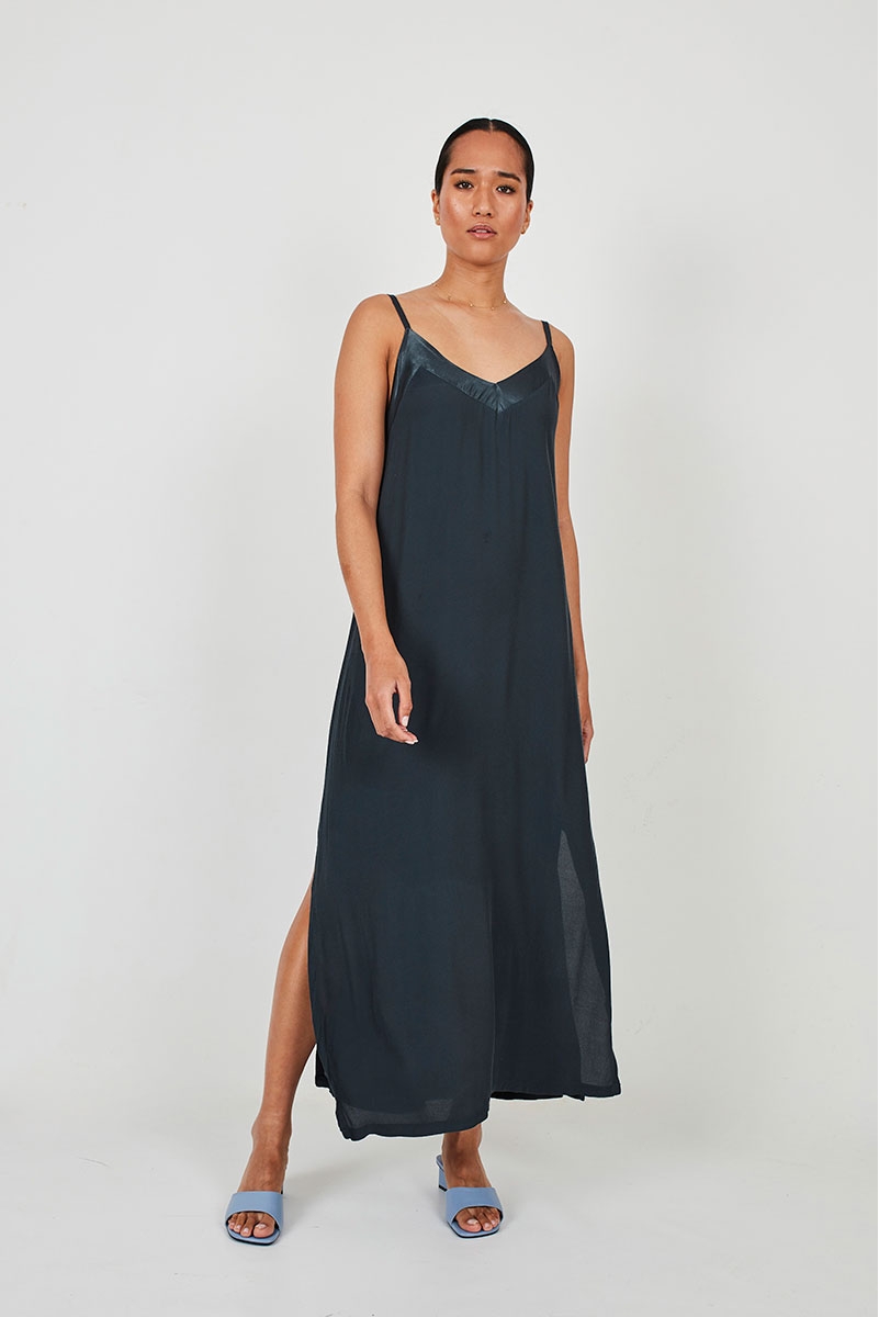 LONG DRESS WITH SIDE SLITS
